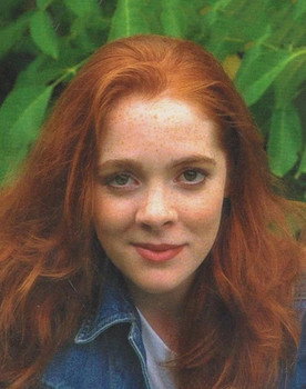 Jane Cameron as Beth Sanders