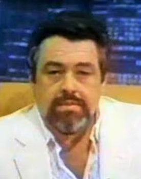 Ferreira Neto as Leandro