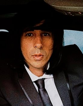 Leonardo Damario as Yoel