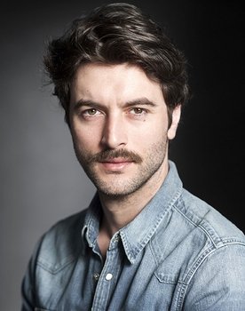 Javier Rey as Antonio Prieto