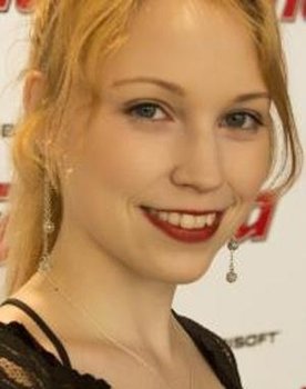 Enni Ojutkangas as Tv-juontaja