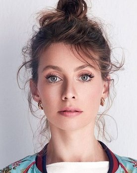 Tuba Ünsal as 