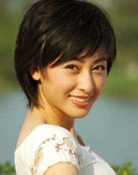 黑色风景里的女人