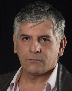 Gastón Velandia as Néstor Páez