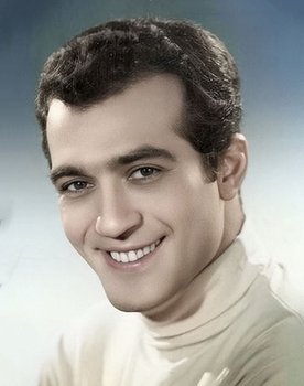 Fikret Hakan as 