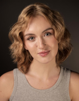 Chloe Stowe as Josie