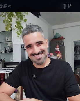 Luiz Menezes as Inconsciente