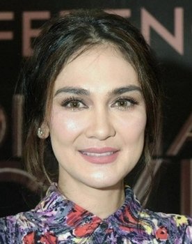Luna Maya as 