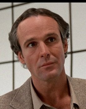 Ian Hunter as Duncan Jax