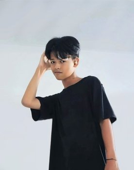 Muflichun Cahyo as Student Extras