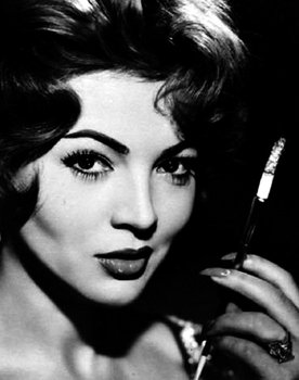 Sara Montiel as Magda Beltrán / Sor Belén