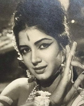 Zeba as Safia