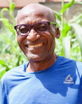 Jacobin Yarro as Charles