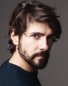 Félix Gómez as Raphael joven