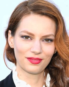 Iva Babić as Renata