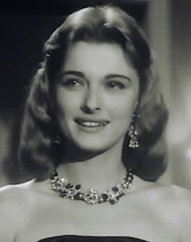 Mariam Fakhr Eddine as هديّة هانم