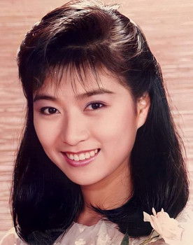 Fang Wen-Lin as Aunt Tsai