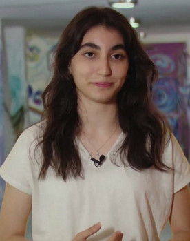 Özge Satılmış as Self - Performer