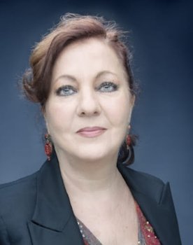 Carmen Linares as Self