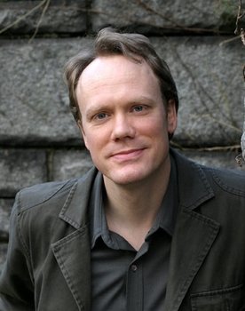 Andrew Garman as John O'Brien