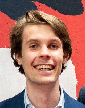 Leonard Göpfert as Darek