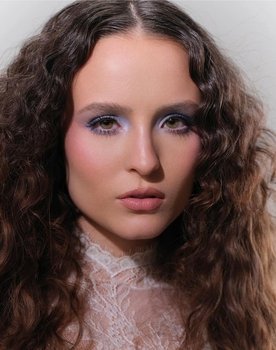 Larissa Manoela as 