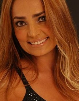 Nani Venâncio as Cléo