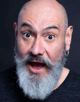 León Murillo as Pitón