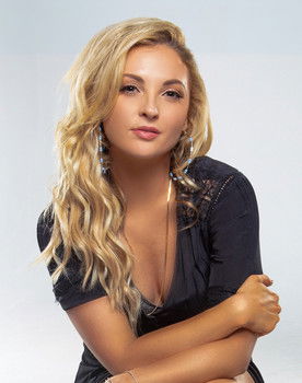 Karen Waldrup as Luna