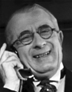 Pierre Magnier as Un médecin
