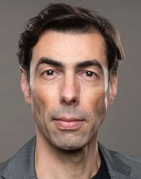 Stéphane Soubiran as Pilote du jet privé