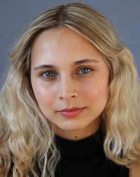 Bárbara Silva as Benedita