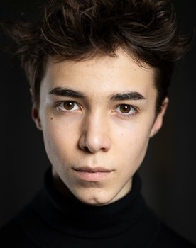 Ellias Mandeau as Félix
