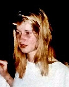 Nadi Palombit as Flávia