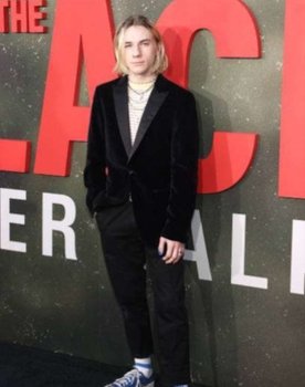 Dashiell Derrickson as Sheldon White