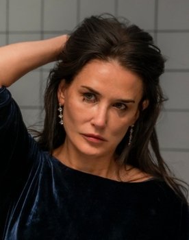 Maria Harper as Lavinia (as Marie Harper)