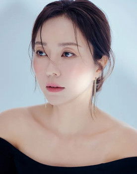 Jo Mi-ryung as Chi Soo-A's Mother