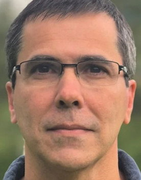 Leonardo Pereira as Self