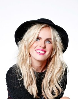 Josje Huisman as 