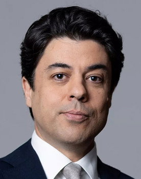 Tiago Eltz as Self - Host