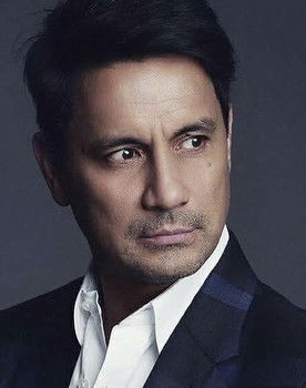 Richard Gomez as Renato Santibañez