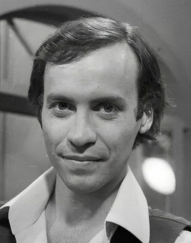 Clóvis Mariano as Clemente