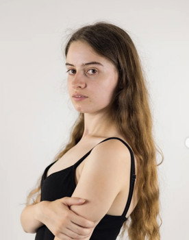 Elodie Raulet as Emma