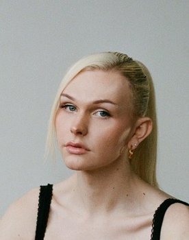 Hannah Jones as Sasha