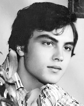 Aytaç Arman as Ali