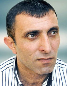 Yalchin Salimov as Molla