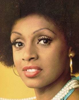 Aizita Nascimento as 