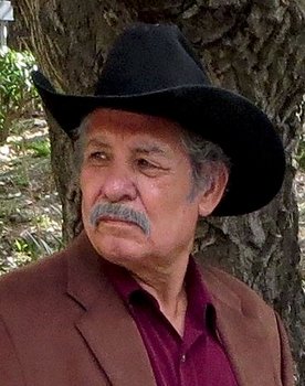 Alberto Pantoja as Guarda Espaldas