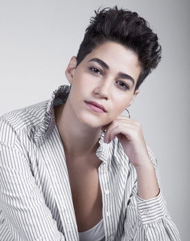 Yasmin Gomlevsky as Thaíssa