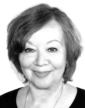 Y Sa Lo as Lana von Meyerbeer